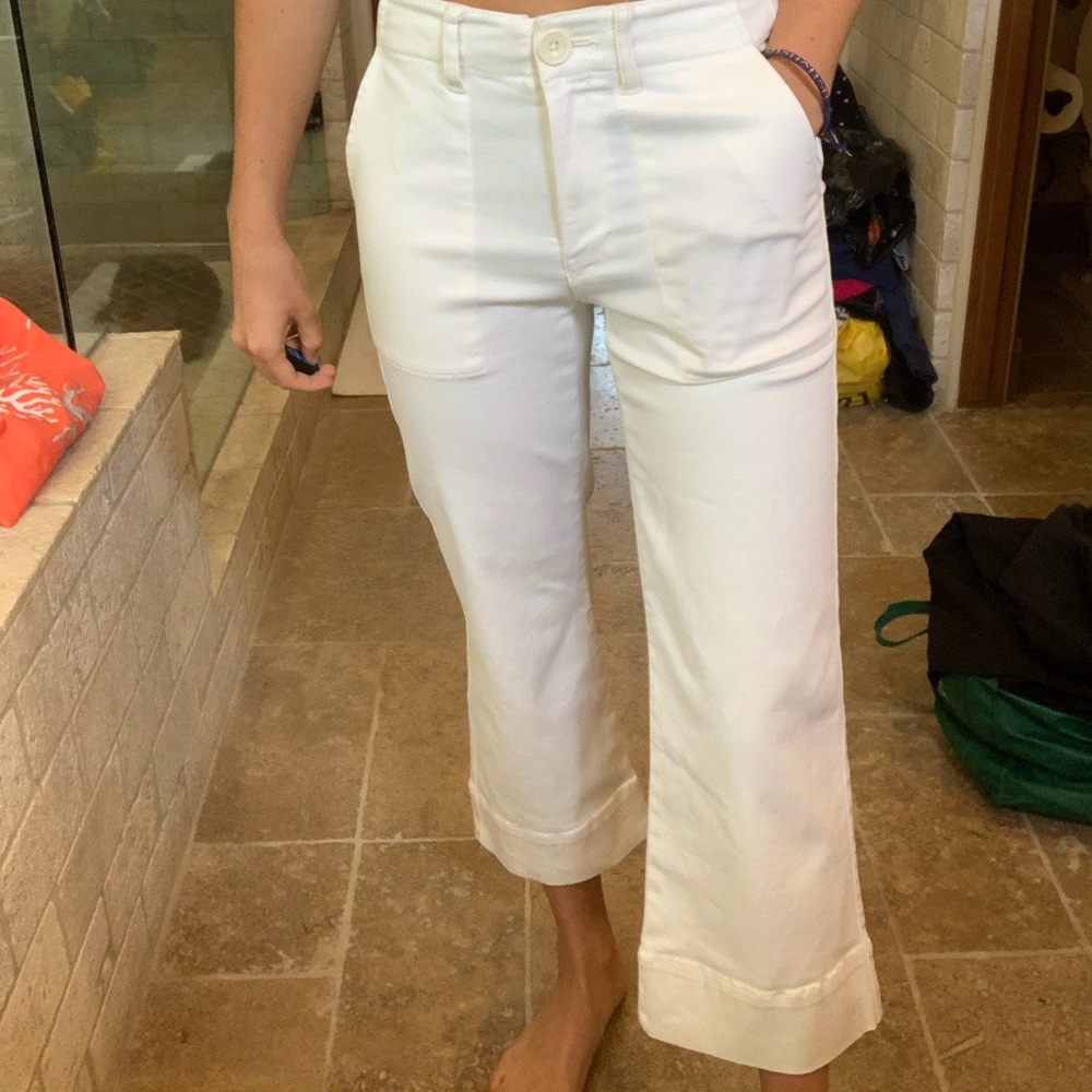 Mia Lido Crop